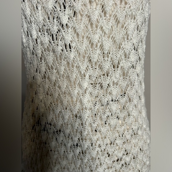 5/$25 BKE women’s sleeveless crocheted mixed media top size medium - Picture 6 of 11